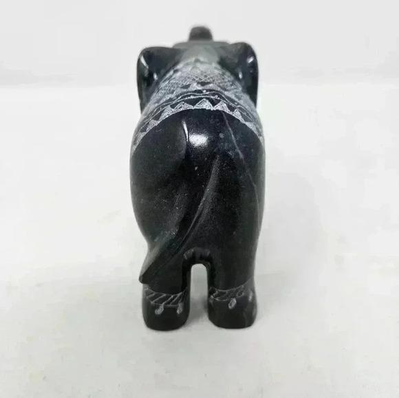 Hand carved elephant - Picture 5 of 6